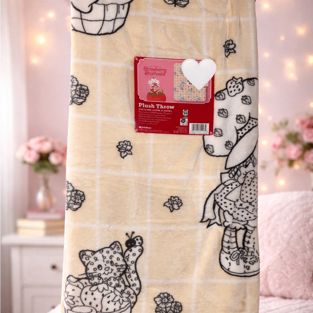 Strawberry Shortcake Cream Plush Throw